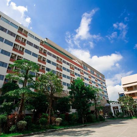 Jolly Suites & Spa Thapra Банкок Екстериор снимка