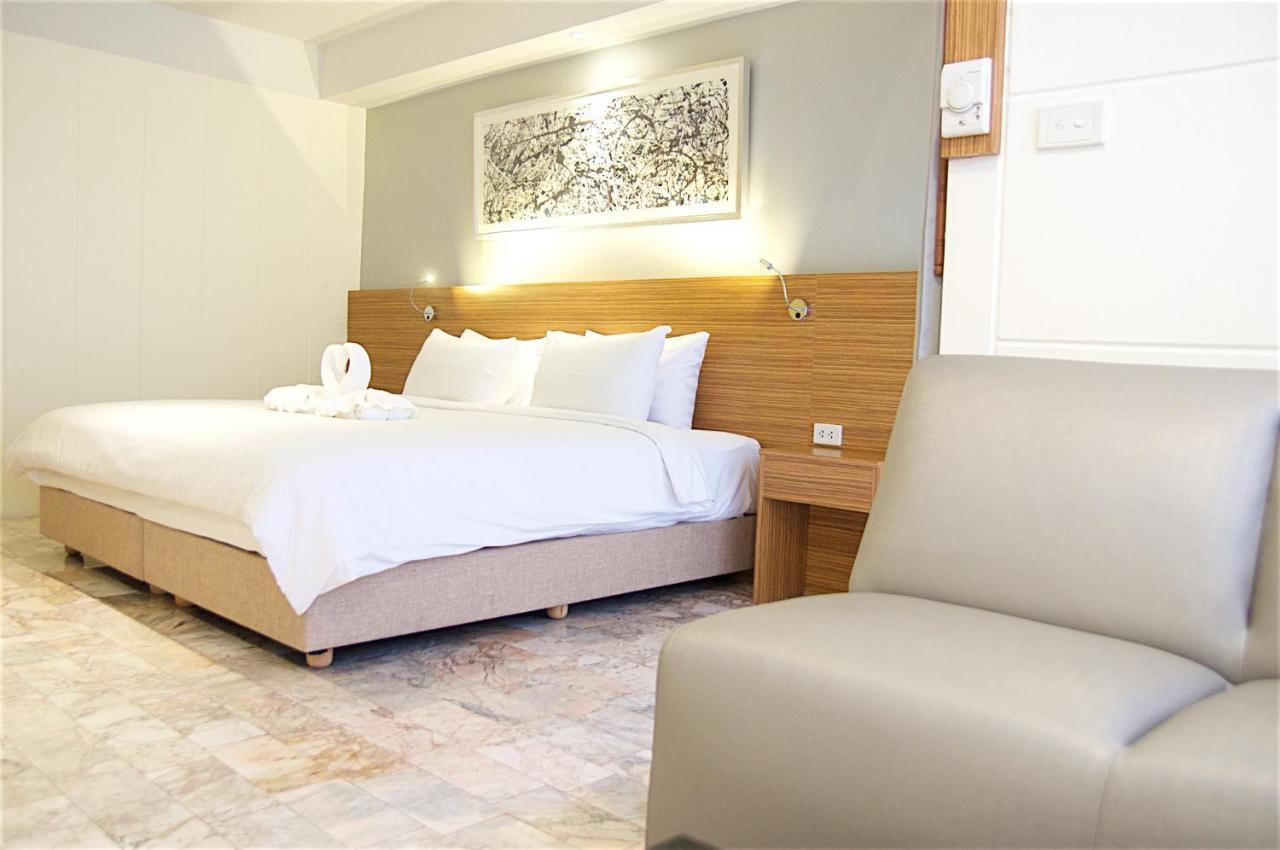 Jolly Suites & Spa Thapra Банкок Екстериор снимка